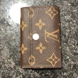 Louis Vuitton authentic 6 ring key holder